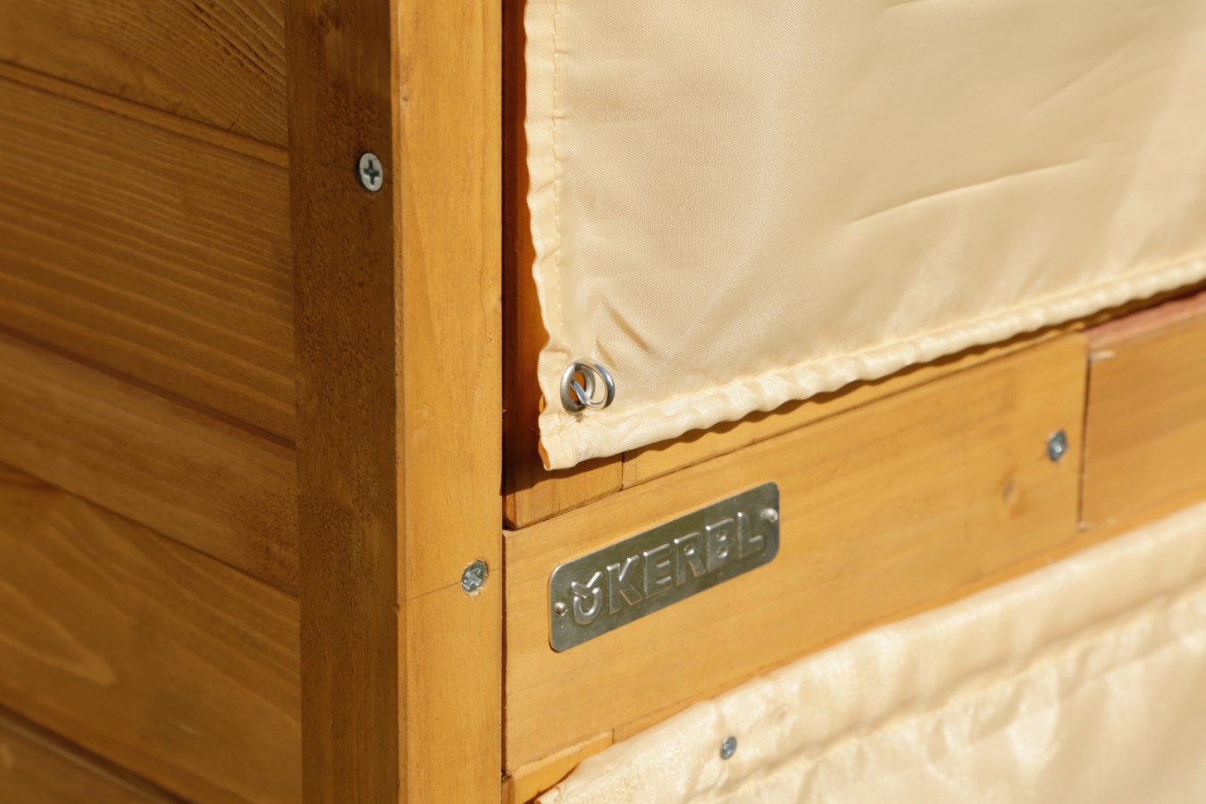 Appartment Pro – detail střechy a dvířek