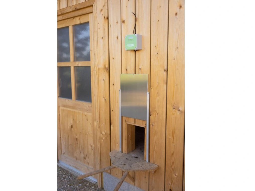 Dvířka KERBL 22x33 cm – s vodícími lištami
