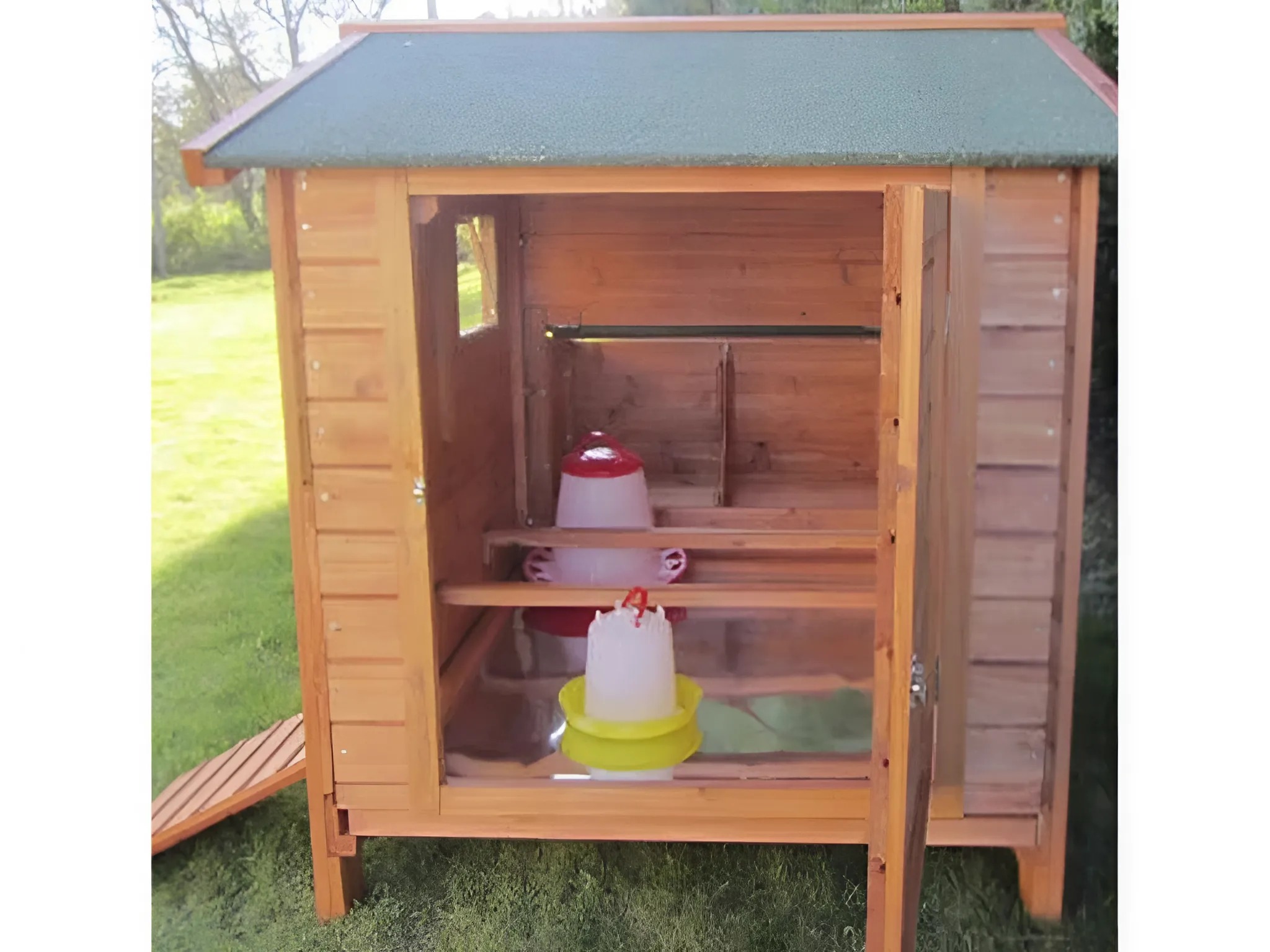 Vnitřní prostor kurníku GAUN BERLIN 10215